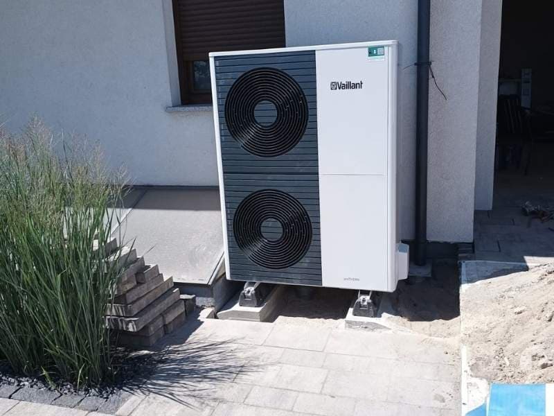 Przedstawiamy naszą najnowszą realizację - pompę ciepła zamontowaną w Międzychodzie. Jeśli są Państwo zainteresowani odnawialnymi źródłami energii lub pompą ciepła  - zapraszamy do kontaktu :)